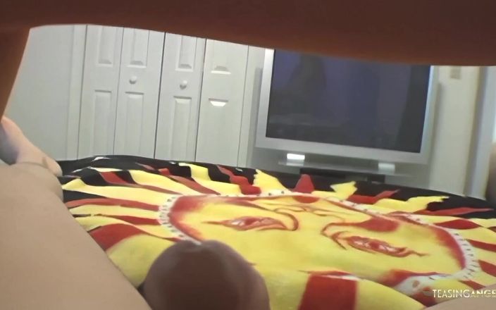 Teasing Angels: बेडरूम में कैमरा लाना काले बाल वाली को निर्दयता से चोदने पर अतिरिक्त गीला कर दिया।