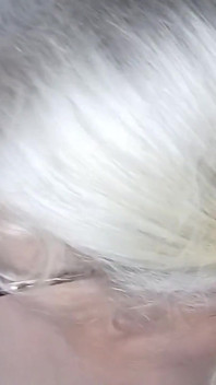 Hete milf masturbeert tot een intens orgasme live op webcam privéchat!