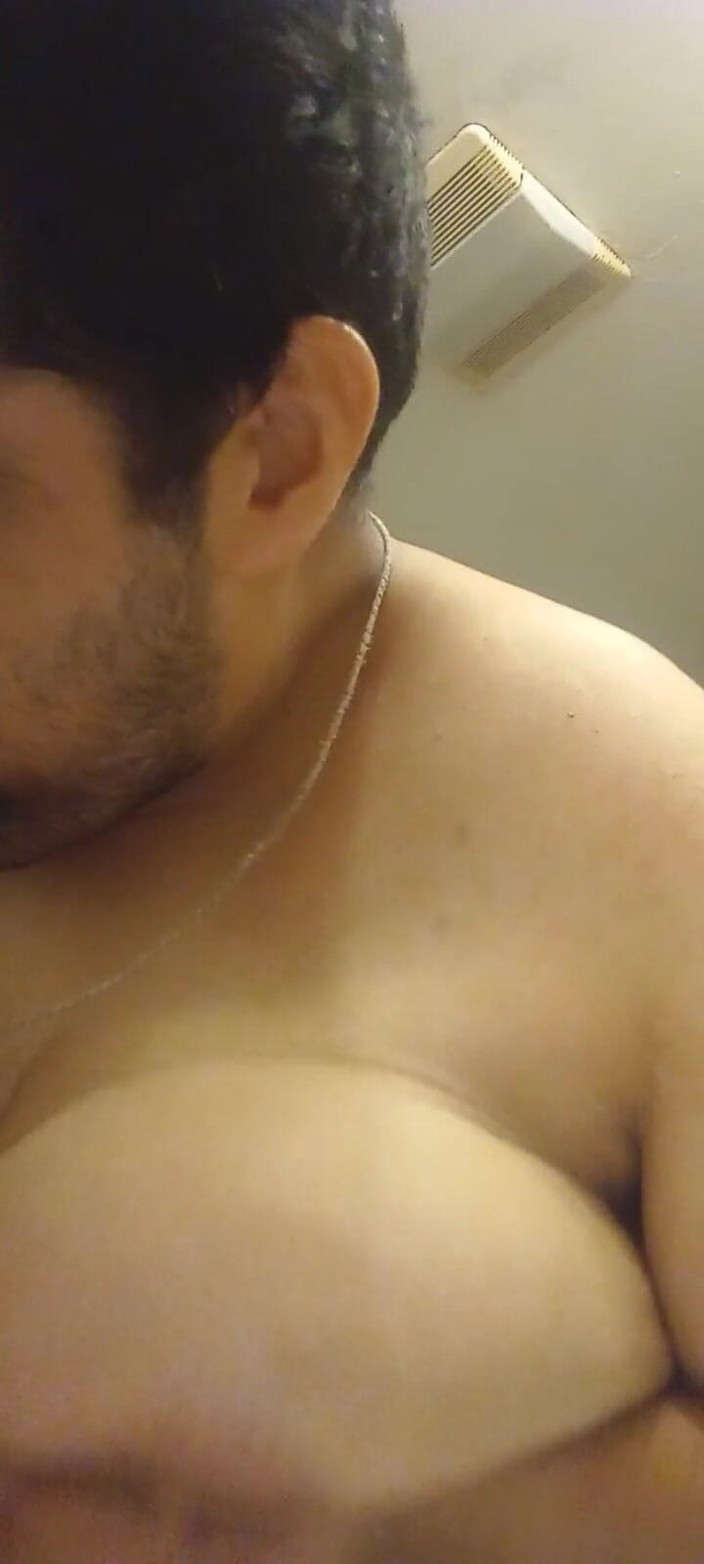 Chubbytits16: 내 거대한 젖꼭지를 빨고 싶어하는 사람