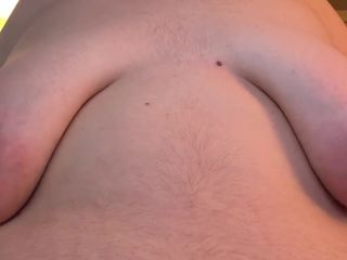 Moobdood: Je montre mes gros tétons