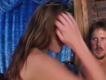 3some Bangers: Nena tentadora en tacones altos follada analmente en un trío