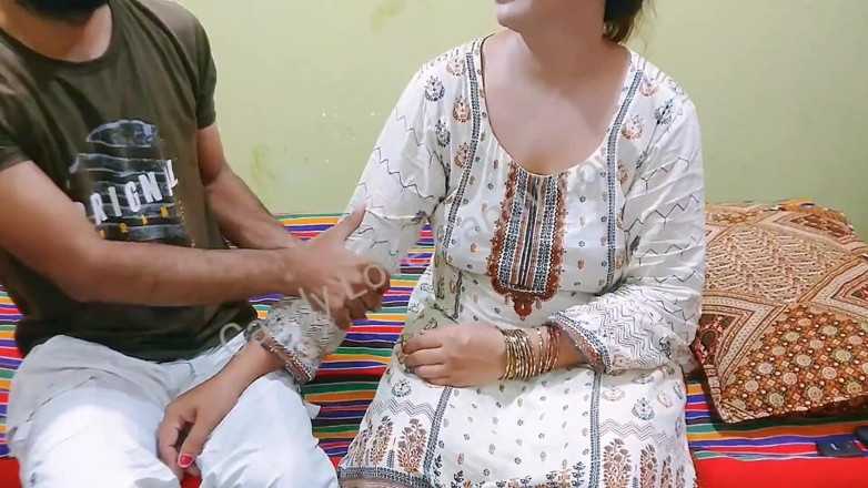 Pakistani CoupleX: แม่เลี้ยงถูกเย็ดรูตูดกลมสวย เสียงฮินดี