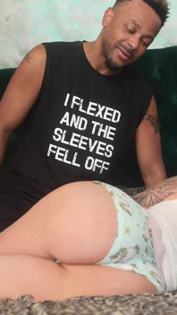 Napalona milf sąsiad Ryan Conner chce pieprzyć rundę 2 z Finnym Foxem