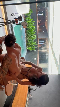 Aku ambil labu dari Juninho ex bbb dan si macho mengerang seperti jalang.