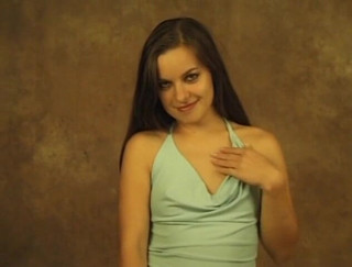 Flash Model Amateurs: Beautiful teen strips down on cam