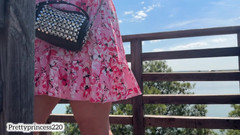 Panfil corina: Lihat apa yang keluar dari bawah rokku