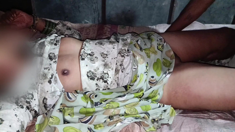 Indian sex2: bhaabhi ne mujhe phon karke apne ghar bulaaya seks karne...