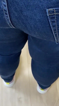 Het is gewoon een speeltje voor haar enorme benen! Gekke trappen in zijn verdomde testikels! - Dave Moon - Jennifer - Bbusting