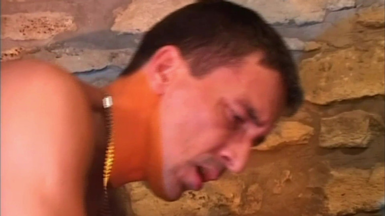 Inhonorof porn: V Bazénu Jí Olizuje Kundičku a Pak Jí Rozbije Zadek