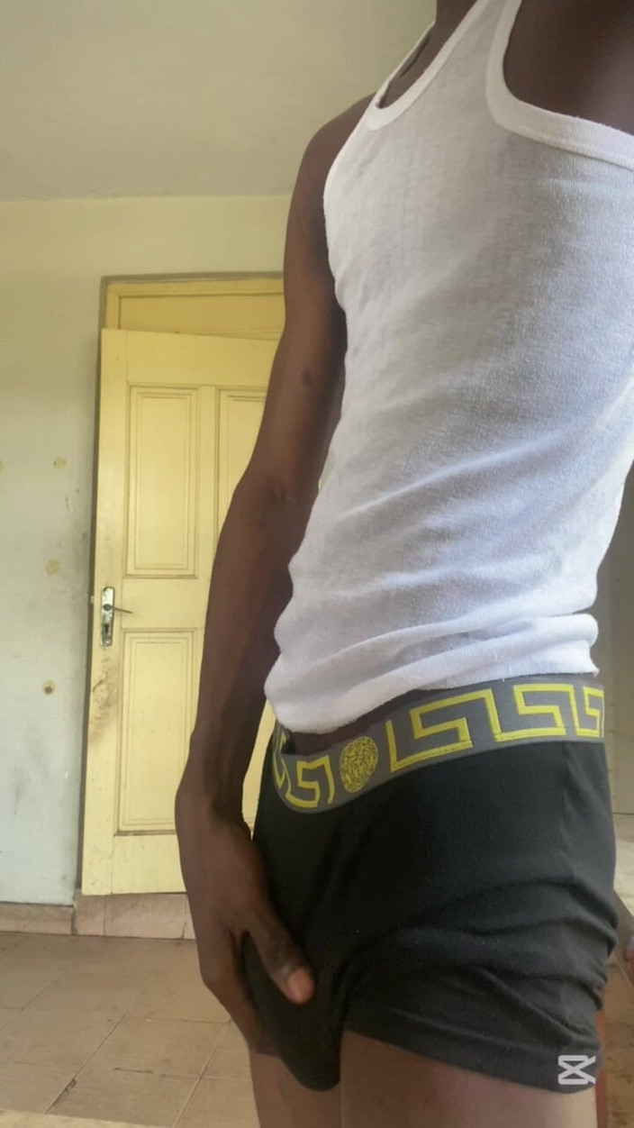 Slimniqqa: Gadis kampus yang lagi sange ngocok kontol besar pria kulit...