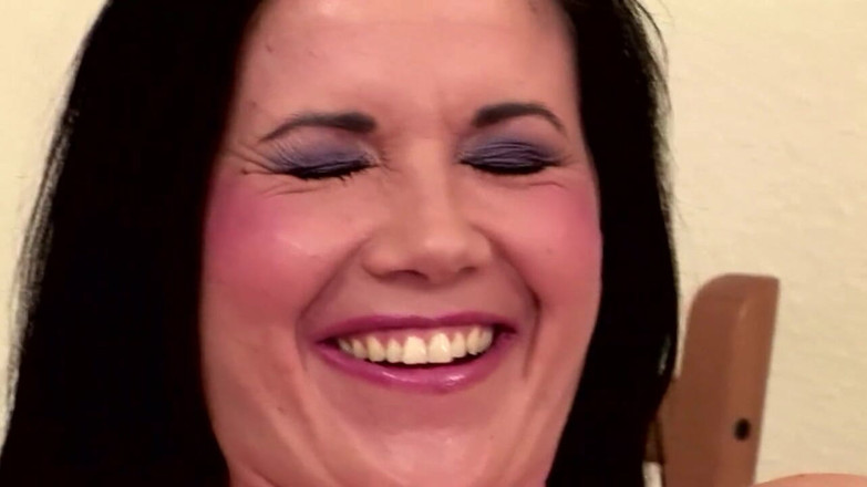 Lesbians and Masturbation: Eva và kissy hoang dã âm hộ chơi và phun nước...