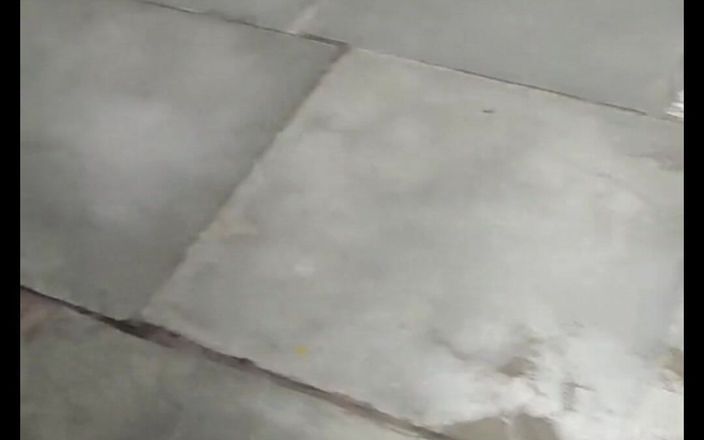 Tani: Järnvägsstation Cumshot
