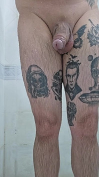 Chubby duşta mastürbasyon yaparken yakalandı