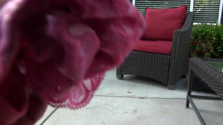 Pervy Studio: Elena Koshka, beauté brune, avale une dose de sperme