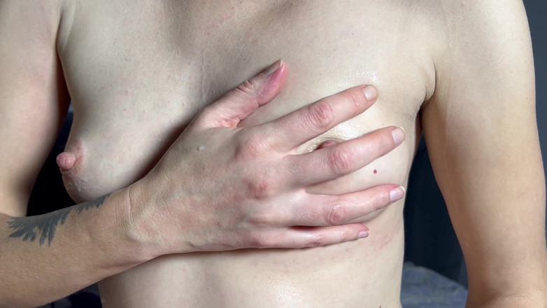 LolaLola: Masturbation sur des petits seins couverts de sperme avec des...