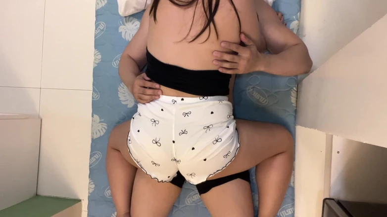 EL Swallow: Horny Pinay Fuck Her Friend During Outing