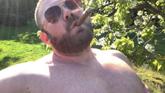 Jack stacked: Fumando mi tabaco al aire libre en el calor del...
