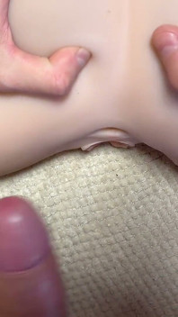 나는 엉덩이에 인형을 따먹고 있어.