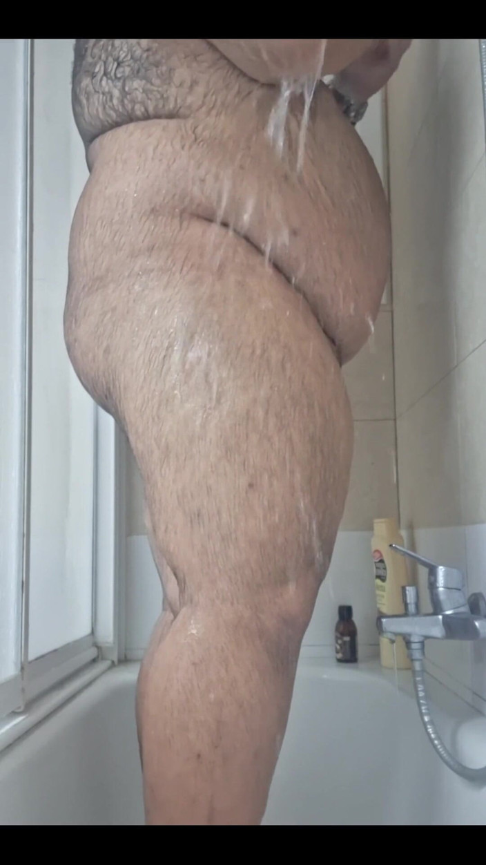 The Mencey: Shower Time