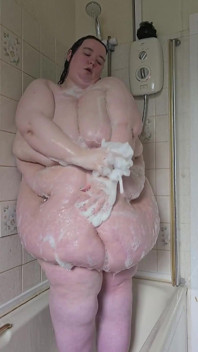 Sensuele douche van een ssbbw-godin deel 1