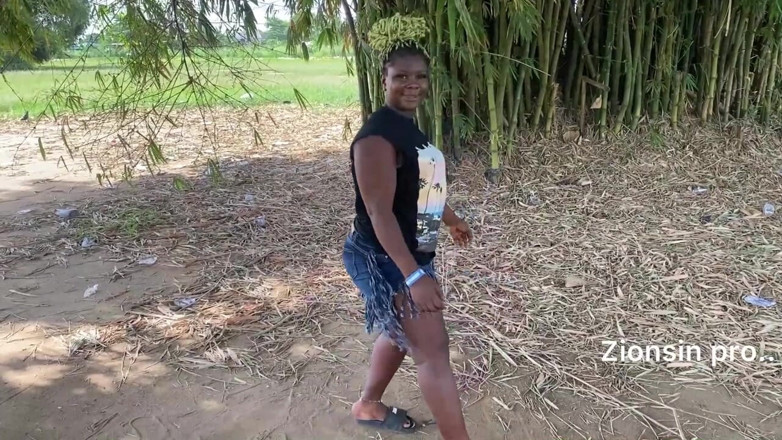 Zion: African Ebony Sexy Black Girl Dances in Public with Laughter