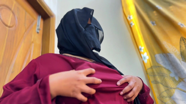 Aria Mia: Schöne heiße stiefmutter Ã¶ffnen sie ihre burqa &amp; zeigt ihren riesigen arsch...