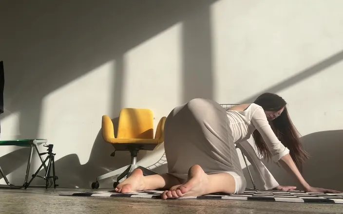 Skinny_lady69: Yoga Without Lingerie
