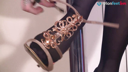 Foot Fetish HD: 性感少女emily喜欢用她可爱的脚挑逗