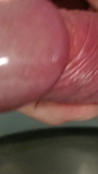 Orinatoi pubblici che si masturbano indossando abiti da lavoro, sborrano in primo piano