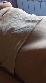 Je te laisse te caresser la bite, mais ne pas éjaculer dans la chatte, s’il te plaît, mon demi-frère