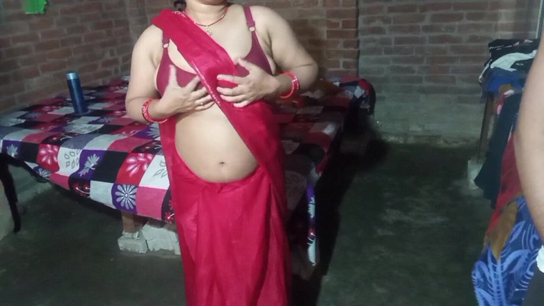Manjushukla: Laal sari me bhabhi ji sieht sehr heiß und sexy...