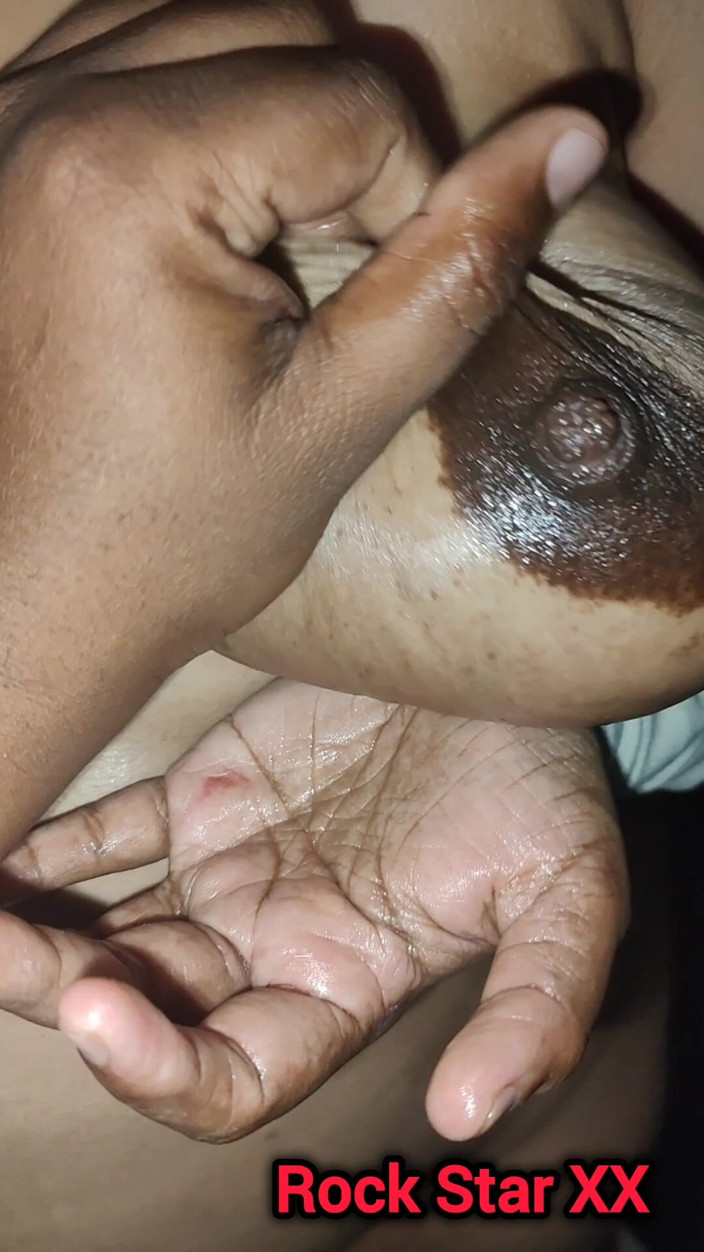 Rack star XX: Bini desi Mallu dengan buah dada besar melancap lobak merah...