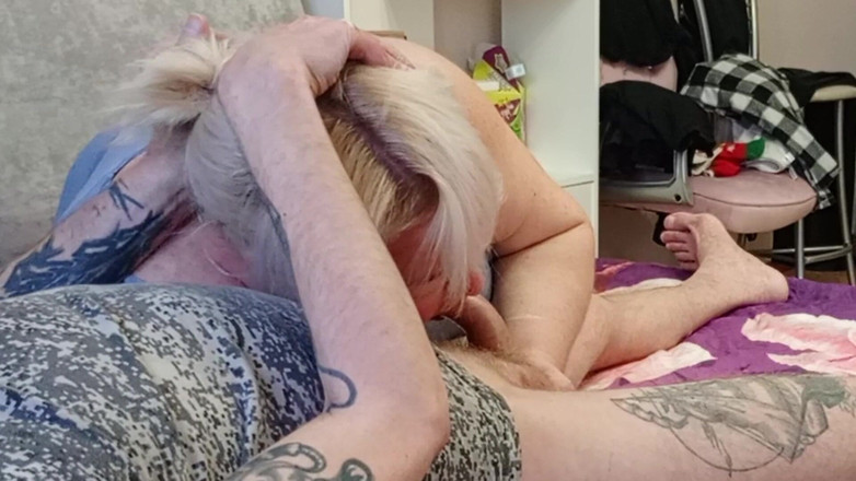 Zona901: 두꺼운 정액을 삼키는 새엄마