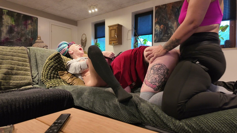 EdgesOfReality: Šukání V Obývacím Pokoji....