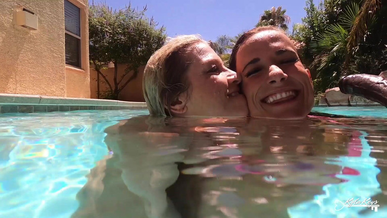 Kyla Keys: Sualtı yüzme havuzu üçlü grup seks
