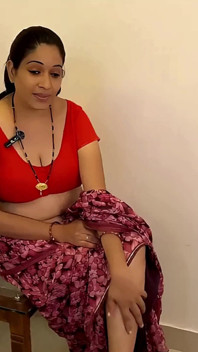 Vänner sexiga kram bröst fru Priya Bhabhi kom för att bli knullad, hon blev uttråkad ensam