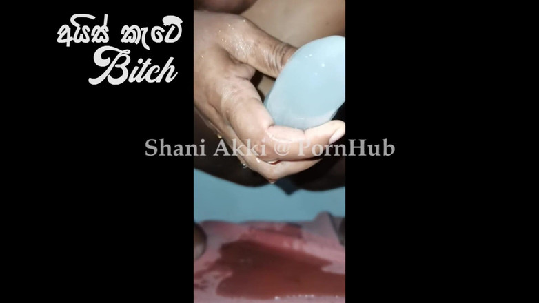Shani Akki: La signora matura dello sri lanka gioca con il dildo...