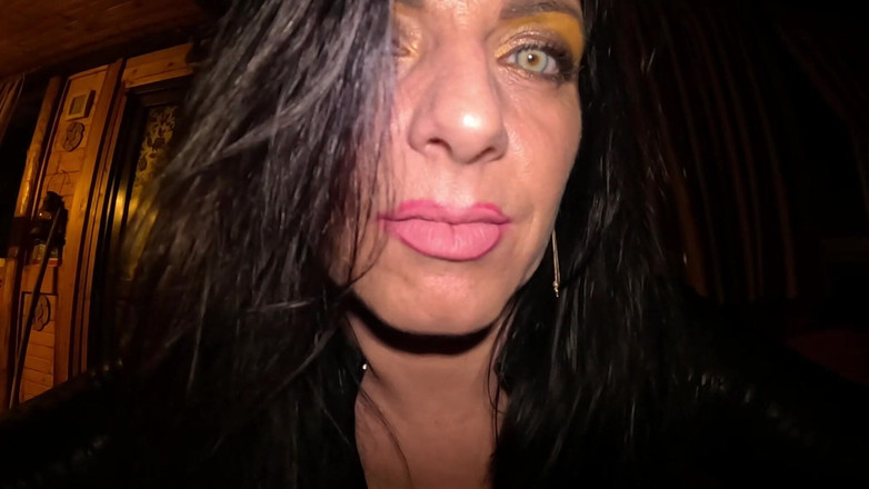 MilfyCalla: Vampier Joi Overheersing - Gooning fluistert, spuug & gehoorzaamheid