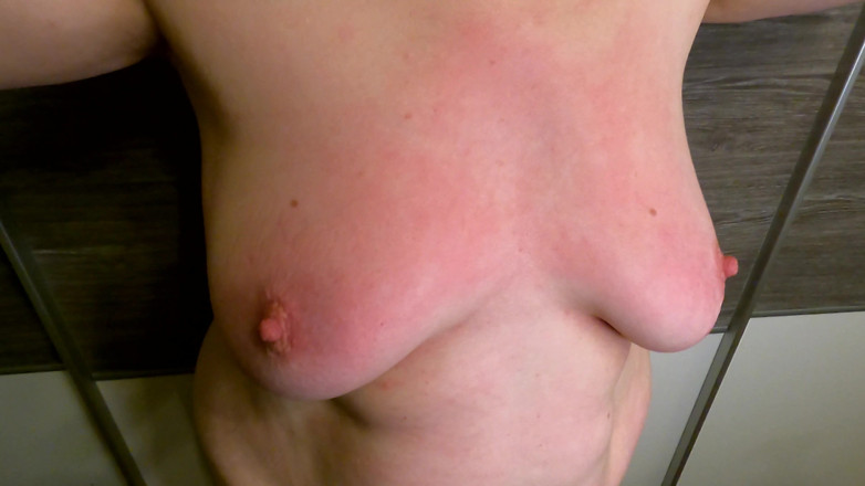 Bouncy Tits Action: Tamamen çıplak göğüsleri sikiyor