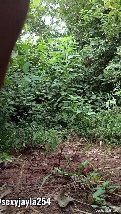 Sexyjayla254: Nadržený chlapec Sám v lese si honí a střílí velkou...