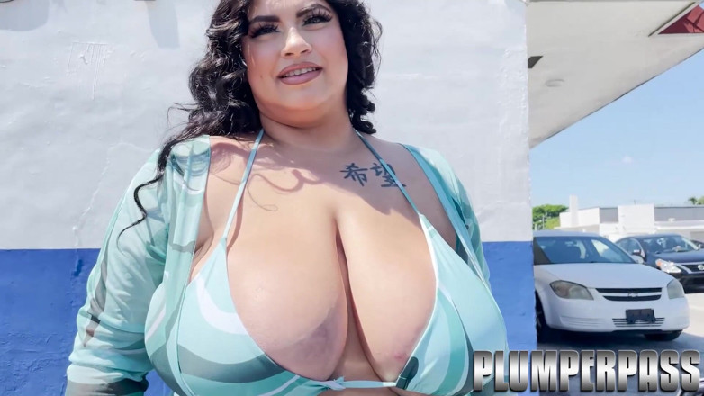 Plumper pass: Bystiga Latina BBW möter Bwc på Laundromat för att knulla