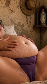 9 Months Pregnant with Stretch Marks Has Uncontrollable Orgasms in Bed