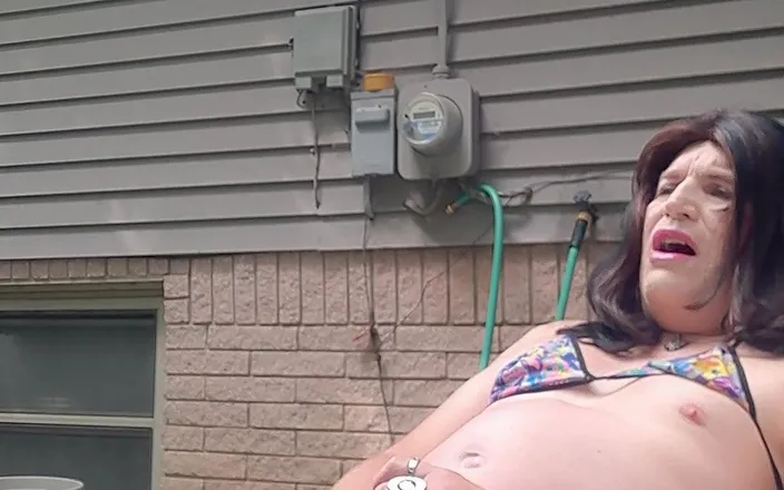 Victoria Lecherri: Bathing suit orgasm