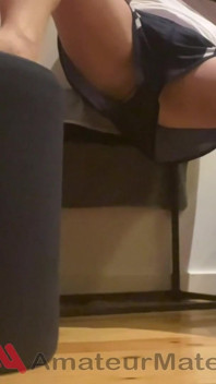 室友发现自由球和闪烁他光滑的球