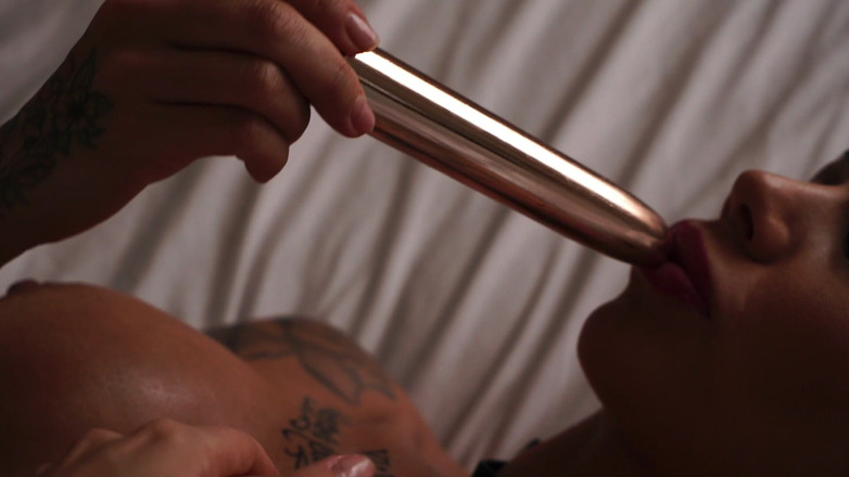 Emilie Jolie: Je Prends Mon Gode Et Je Jouis Devant Toi