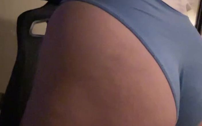 Booty ass x: Pantat montok pakai celana dalam biru
