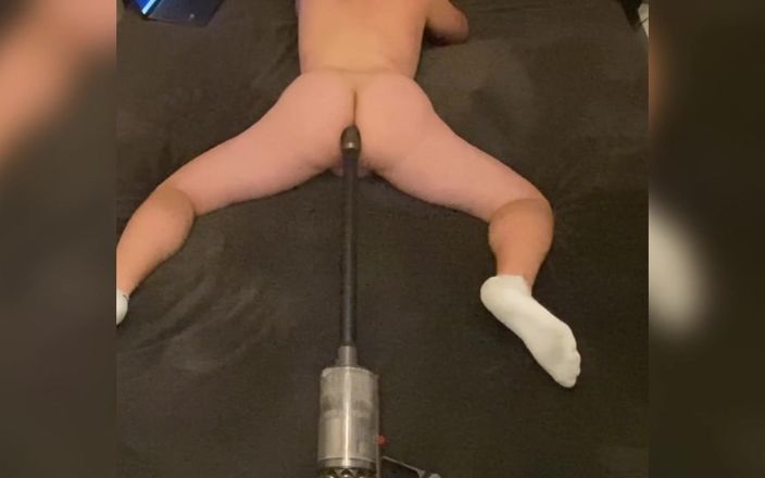 Lucas Nathan King: विशाल गांड वाली फूली गांड वाला आदमी वैक्यूम क्लीनर के साथ चुदाई करता है