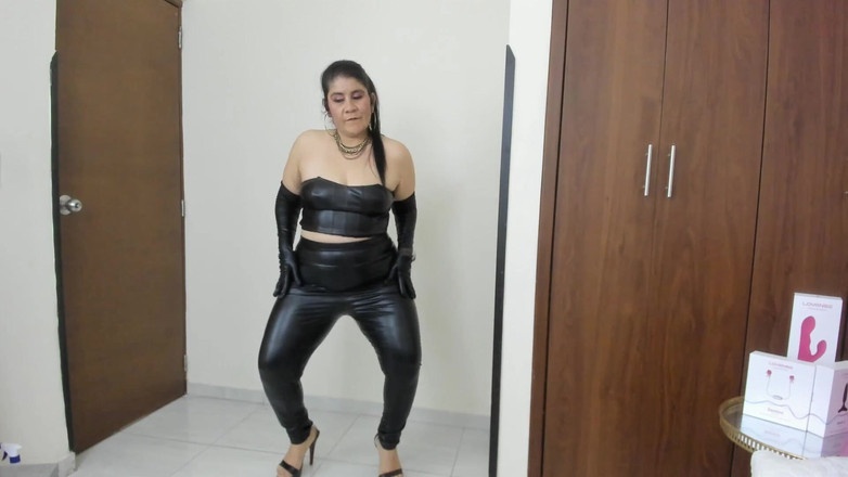 Kira Geiner: MILF Seks Çıplak Sumbimisif Oyuncak Kontrol Lateks