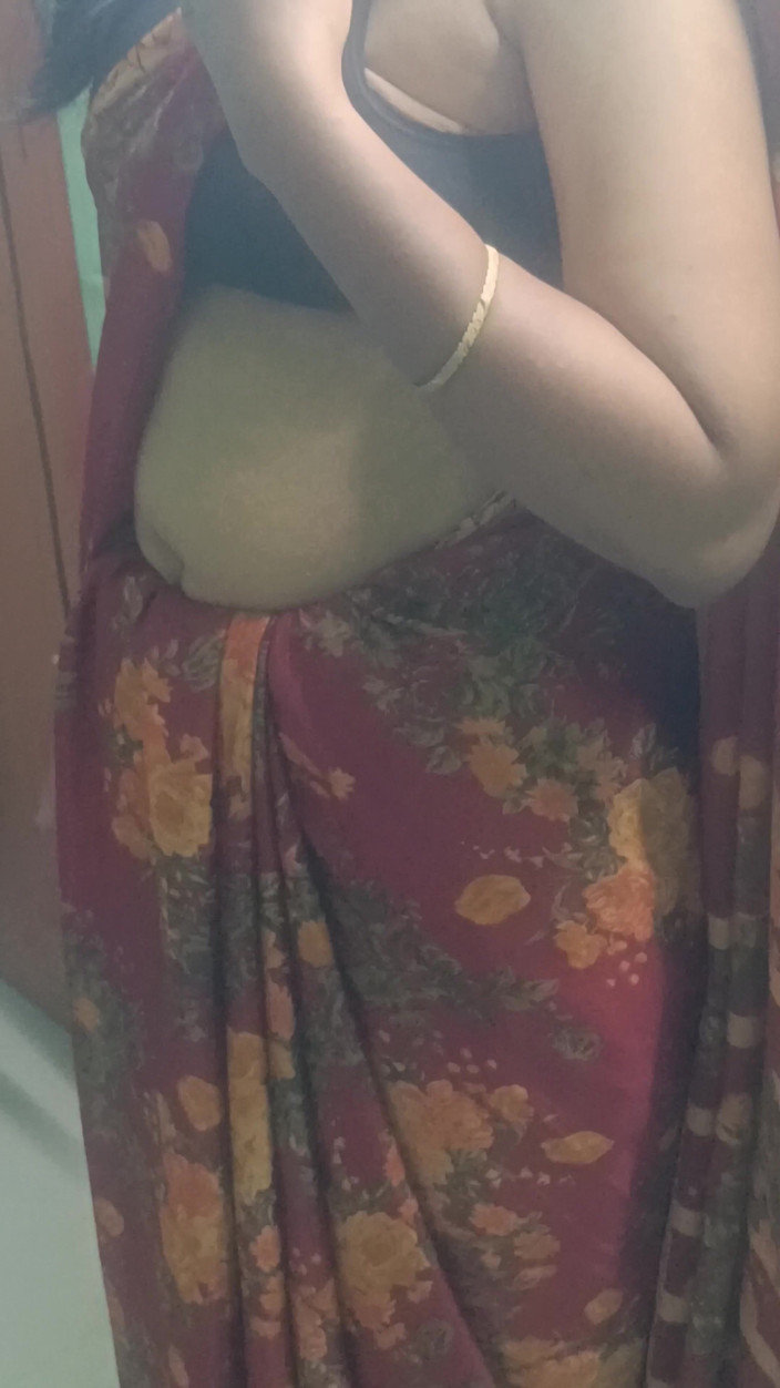 Inba: L'insegnante del college chennai Saree Sanding romance nella guest house