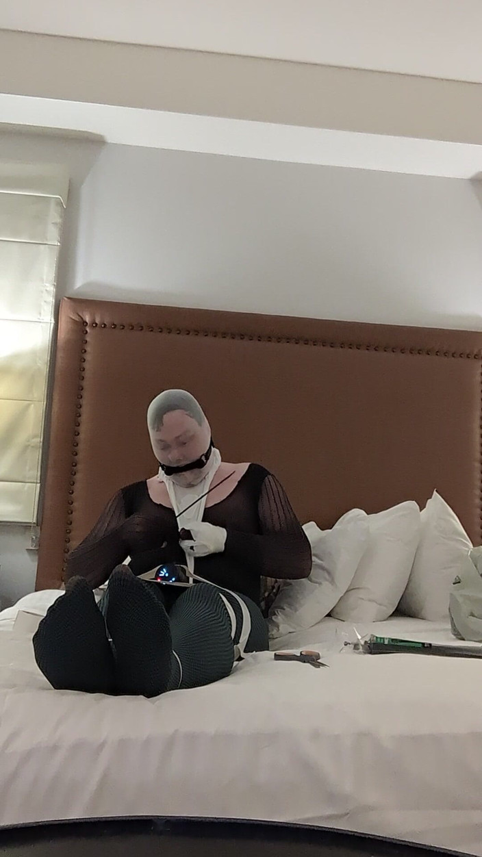 Phmann4u: Selfbondage si jalang pantyhose memancut mani